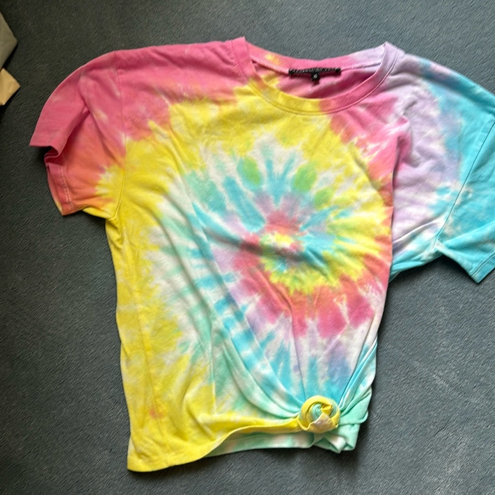 Generation love xs the dyed Tshirt meant to be worn with knot